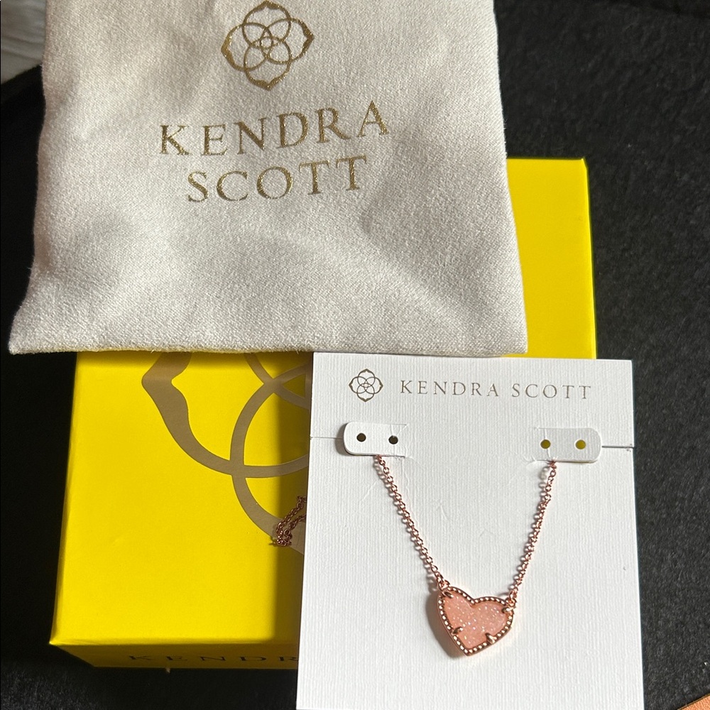 Kendra Scott Ari Heart Rose Gold Pendant Necklace in Light Pink Drusy